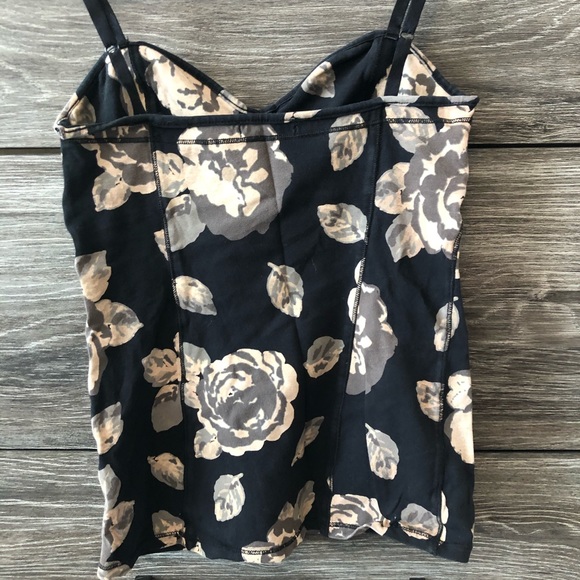 3 for 25 💕 Aritzia tank tops sold as a pair - Picture 3 of 7